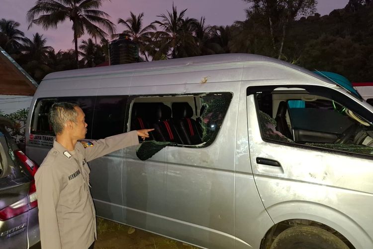 Rombongan Wisatawan Asal Surabaya Dikeroyok di Pantai Wediawu Malang, 6 Mobil Dirusak