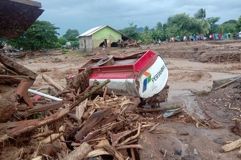 TNI-Polri Masih Upayakan Evakuasi Korban dan Salurkan Bantuan Pasca-bencana NTT