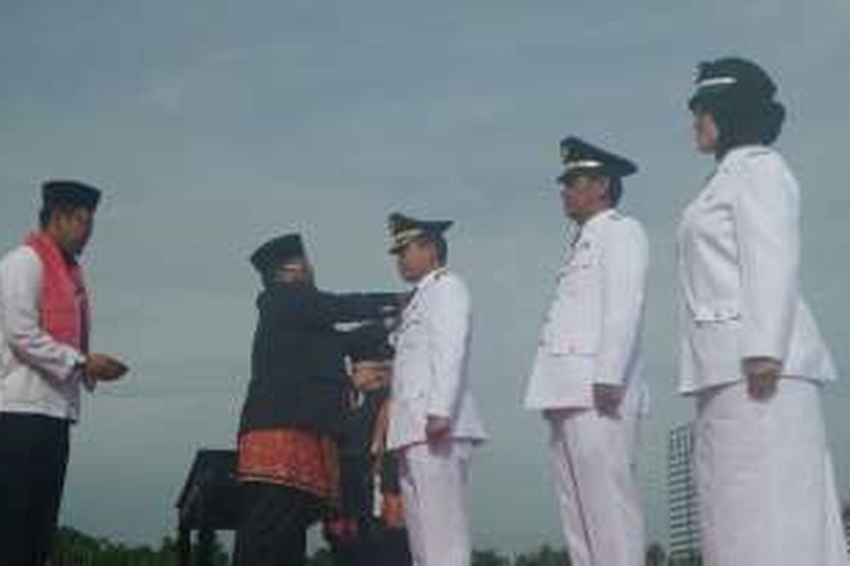 Plt Gubernur DKI Jakarta Sumarsono secara simbolis melantik pejabat DKI di Lapangan Silang Monas, Selasa (3/1/2017). 