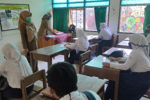 Sebelum Belajar Online, Siswa Baru di Tegal Diberi Pembekalan Secara Tatap Muka