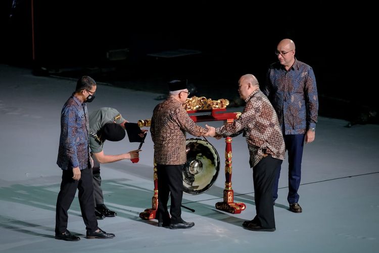 Menteri Pariwisata dan Ekonomi Kreatif Sandiaga Uno, Wakil Presiden Ma'ruf Amin, dan Deputi Sekretaris Jenderal ASEAN Satvinder Singh (paling kiri ke kanan) ketika membuka ASEAN Tourism Forum 2023 (ATF 2023) di Yogyakarta, Jumat (3/2/2023).