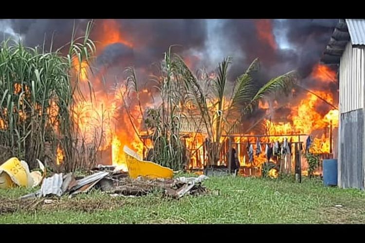 4 Rumah yang Dibakar sekelompok warga