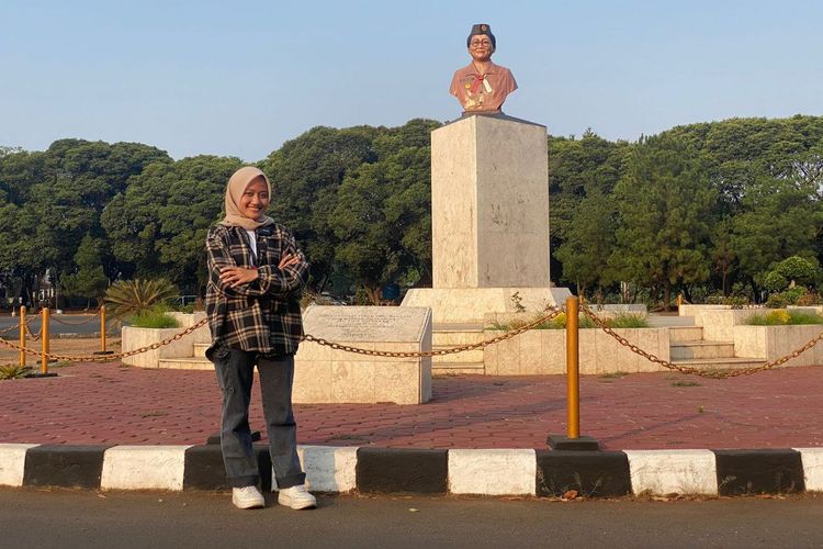 Spot foto patung Pramuka di Buperta Cibubur, destinasi wisata Cibubur dekat Stasiun LRT Harjamukti. 