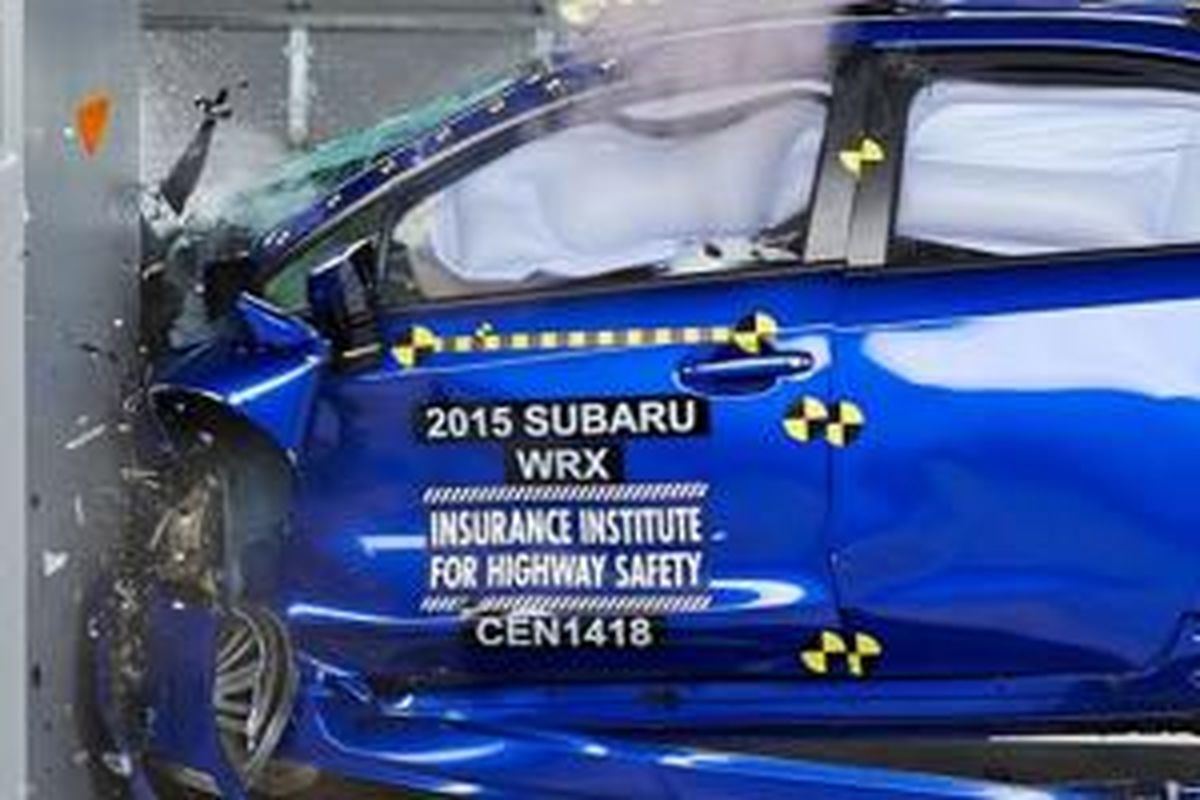 Subaru WRX 2015 Diuji Tabrak oleh IIHS