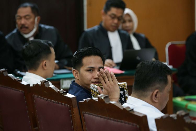 Terdakwa kasus pembunuhan berencana Brigadir J, Ricky Rizal, Richard Eliezer, dan Kuat Ma'ruf menjalani sidang di Pengadilan Negeri Jakarta Selatan, Senin (12/12/2022). Putri Candrawathi menjadi saksi dalam sidang kali ini.