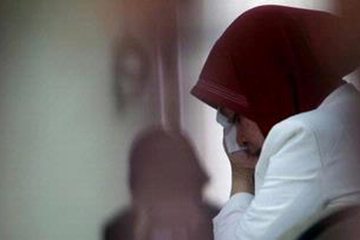 Mantan Anggota Banggar DPR RI Wa Ode Nurhayati hadir dalam sidang dengan agenda pembacaan eksepsi terhadap dakwaan jaksa di pengadilan Tindak Pidana Korupsi (Tipikor), Jakarta, Selasa (19/6/2012). Dalam eksepsinya terdakwa Wa Ode menganggap dirinya sebagai korban praktik mafia anggaran di DPR.