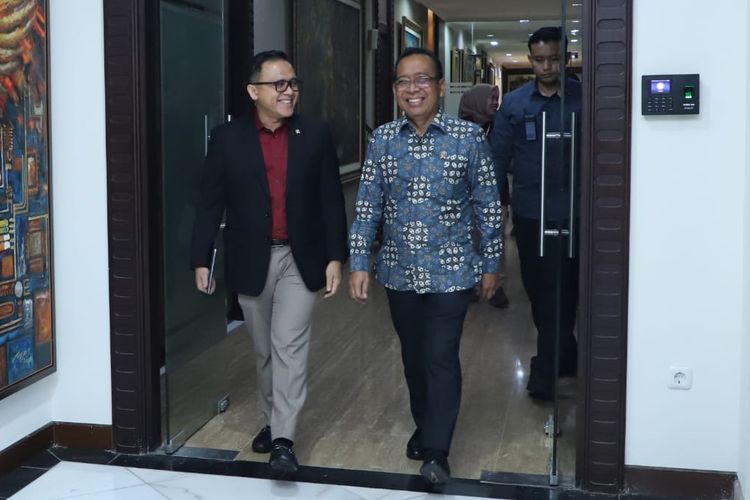 Menteri Pendayagunaan Aparatur Negara dan Reformasi Birokrasi (Menpan-RB) Abdullah Azwar Anas bertemu dengan Menteri Sekretaris Negara (Mensesneg) Pratikno di Kantor Sekretariat Negara di Jakarta, Rabu (31/1/2024)