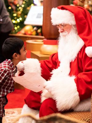 Sinterklas dan Santa Claus menjadi karakter yang tidak bisa dilepaskan dari hari Natal.