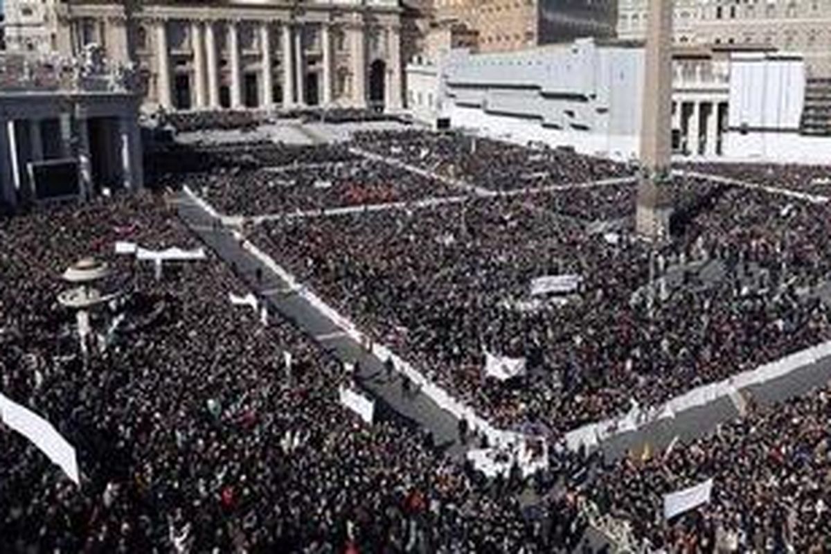 Paus Benediktus XVI mengatakan bahwa dia merasakan Tuhan bersamanya setiap hari dalam kepemimpinannya dan mengalami kegembiraan maupun masa-masa yang sulit.