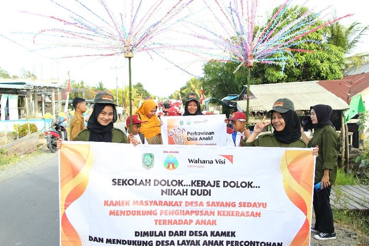 Foto tak bertanggal yang menampilkan kampanye penghapusan kekerasan terhadap anak yang disuarakan Forum Anak Desa Sayang Sedayu, Kecamatan Teluk Keramat, Kabupaten Sambas, Kalimantan Barat.