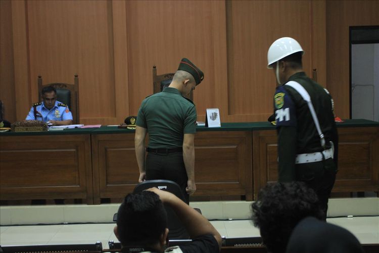 Terdakwa Prada DP saat menjalani sidang di Pengadilan Militer I-04 Palembang, Kamis (1/8/2019).