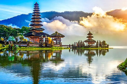 Pengunjung Pura Ulun Danu Bali Capai 5.000-an Selama Libur Panjang