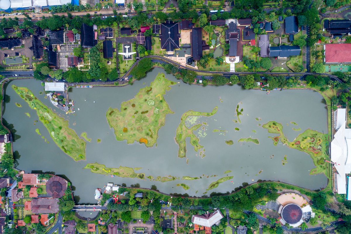 danau miniatur arsipel Indonesia di TMII, Jakarta