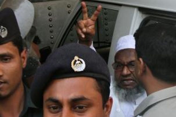 Tokoh partai Jamaat-e-Islami, Abdul Quader Molla, batal dieksekusi gantung setelah pengadilan memutuskan menunda hukuman mati yang seharusnya dilaksanakan pada Rabu (11/12/2013) lewat tengah malam.