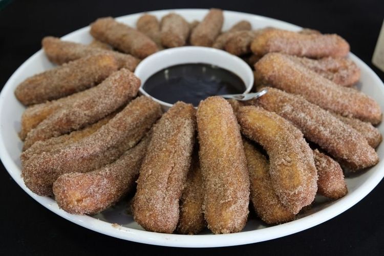 Churros dengan saus cokelat