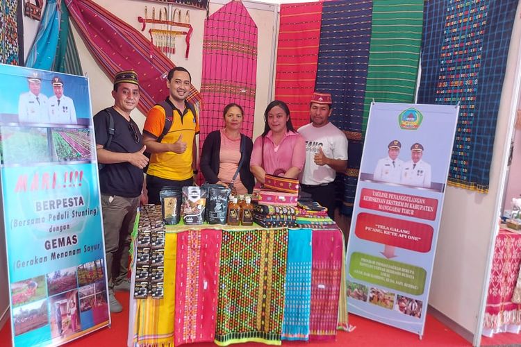 Sentra UMKM atau IKM Rana Tonjong, Kelurahan Rana Loba, Kecamatan Borong, Kabupaten Manggarai Timur, NTT mengikuti pameran produk kain tenun di tingkat Nasional beberapa waktu lalu.