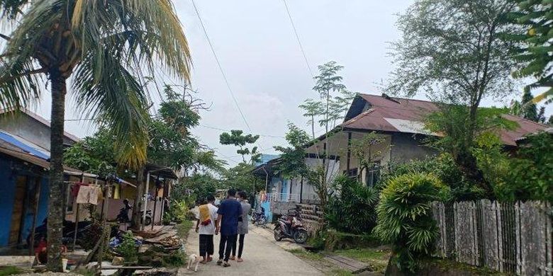 Suasana kediaman Muhammad Yamin dan istrinya Marwiya yang turut menjadi korban dalam kecelakaan maut di Kota Balikpapan, Jumat (21/1/2022) pagi tadi.