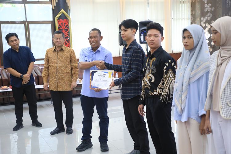 Sebanyak 80 peserta Program Kursus Intensif Bahasa Mandarin di Kabupaten Bulungan dinyatakan lulus dan siap berkontribusi di Kawasan KIPI. Program kursus itu merupakan wujud sinergi antara pemerintah, swasta, dan lembaga pendidikan.
