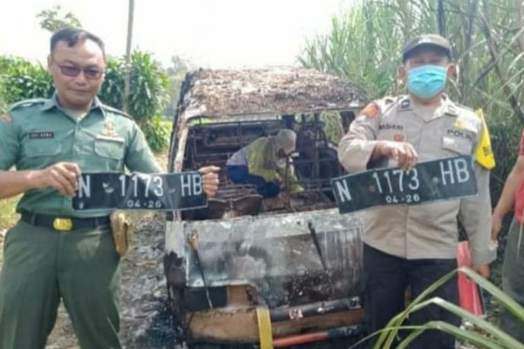 Tangkapan layar mobil Daihatsu Zebra N 1173 HB milik warga Desa Tawangrejeni, Kecamatan Turen, Kabupaten Malang ditemukan terbakar di kawasan Kecamatan Poncokusumo, Kabupaten Malang, Kamis (15/9/2022)
