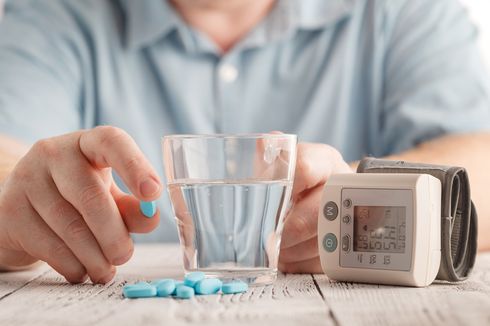 5 Hal yang Diperhatikan Penderita Hipertensi saat Minum Obat Bebas