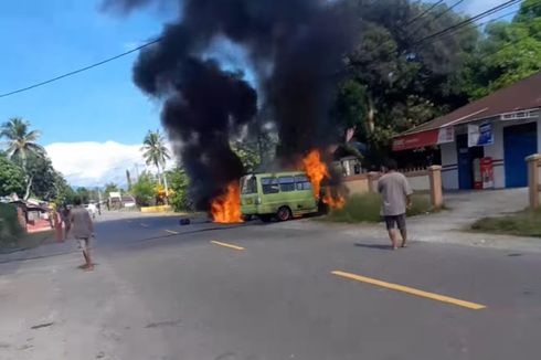 Angkot Terbakar Saat Isi BBM di Maluku Tengah, Sopir Terluka