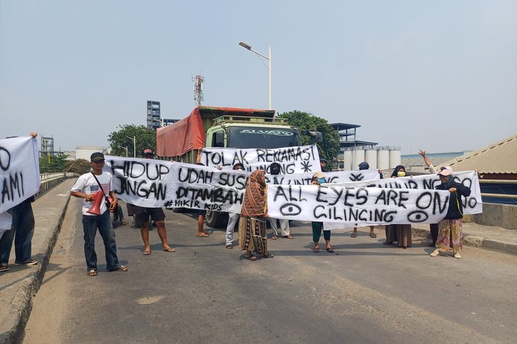 Warga Cilincing Jakut Demo di Jembatan Satu, Protes Debu Diduga dari Proyek Reklamasi Dermaga