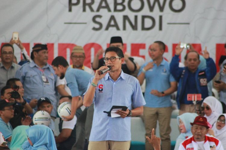 Cawapres nomor urut 02, Sandiaga Salahudin Uno menyampaikan orasi dalam Kampanye Rapat Umum pasangan Capres-Cawapres nomor urut 02  dihadapan ribuan pendukungnya di Gedung Herlina Mutiara, Karangtengah, Cianjur, Jawa Barat, Kamis (11/04/2019) siang. 