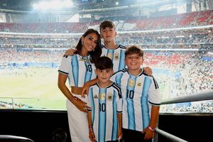 Surat untuk Lionel Messi dari Istri Tercinta Usai Pensiun dari Timnas Argentina