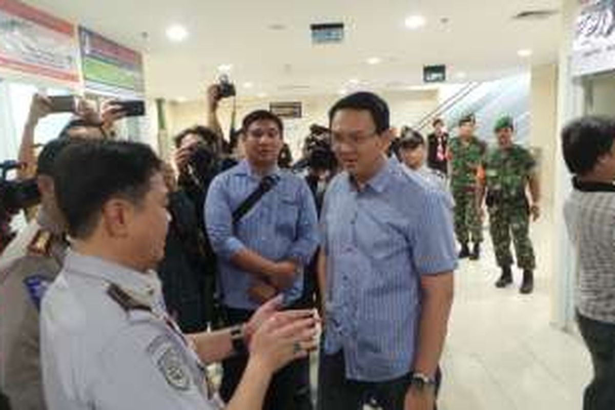 Gubernur DKI Jakarta Basuki Tjahaja Purnama saat meninjau Terminal Pulogebang, Senin (4/7/2016). 
