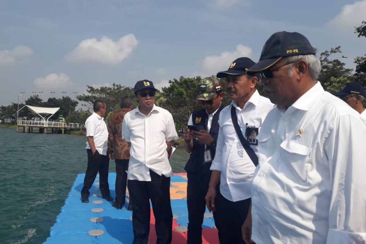 Menteri PUPR Basuki Hadimuljono meninjau persiapan Jakabaring Sport City Center untuk perhelatan Asian Games XVIII, Jumat (13/7/2018).