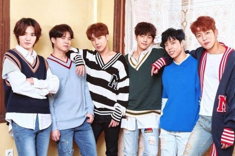 Boy group Infinite dengan enam member setelah Hoya hengkang pada 2017.