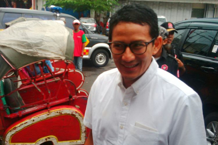 Wakil Gubernur DKI Jakarta Sandiaga Uno tiba di Pasar Gede Solo, Jawa Tengah, Minggu (25/3/2018).