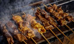 Cara Menghilangkan Bau Gosong Bekas Bakar Sate Daging Kurban di Rumah