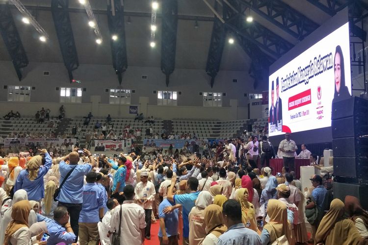 Calon presiden nomor urut 02 Prabowo Subianto menghadiri acara pembekalan relawan Prabowo-Sandiaga di Padepokan Pencak Silat, Taman Mini Indonesia Indah (TMII), Jakarta Timur, Jumat (15/3/2019).