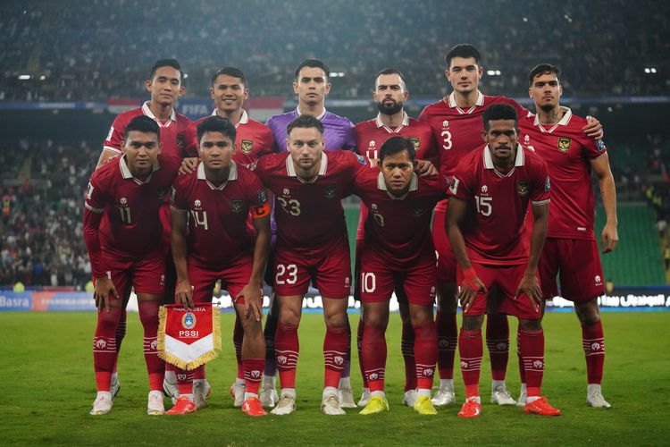 Para pemain timnas Indonesia berpose jelang laga Indonesia vs Irak pada Grup F Kualifikasi Piala Dunia 2026 Zona Asia di Stadion Internasional Basra, Kamis (16/11/2023) malam WIB. 