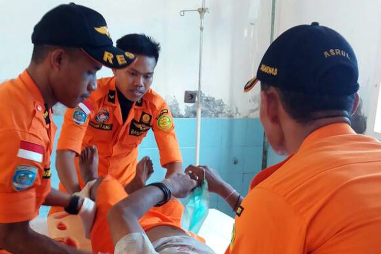 Sesosok mayat tanpa identitas yang ditemukan Tim Rescue Basarnas Ternate di Perairan Tidore, Maluku Utara, Senin (19/6/2017)