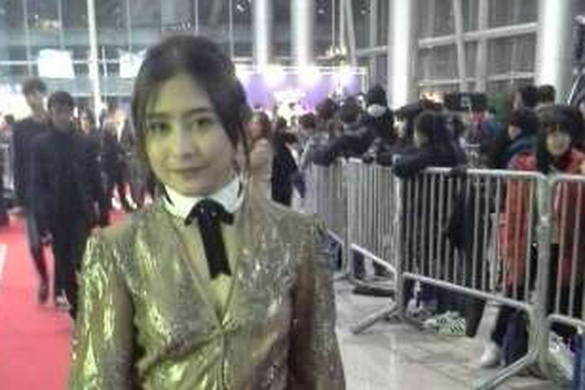 Prilly Latuconsina hadir di karpet merah WebTVAsia Awards 2016 di Korea International Exhibition Centre, Seoul, Korea Selatan, Sabtu (26/11/2016). Ia menjadi nomine kategori People's Choice Award dalam ajang ini.