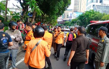 Honda CRV Tabrak Tukang Becak dan Ojol di Surabaya, 1 Orang Tewas