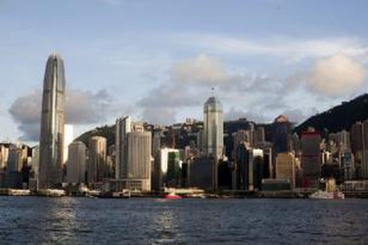 Zona Perdagangan Bebas Shanghai akan mengancam eksistensi Hongkong sebagai pusat bisnis dan keuangan China.