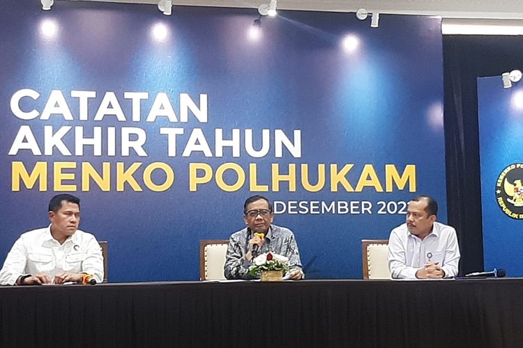 Menteri Koordinator Bidang Politik, Hukum, dan Keamanan (Menko Polhukam) Mahfud MD saat memberikan keterangan pers di Kantor Kemenko Polhukam, Jakarta, Kamis (15/12/2022).