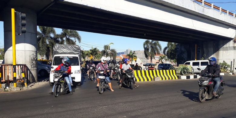 Pahami Teknik Yang Aman Belok Di Pertigaan