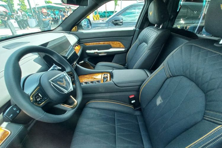 Lac Hong 900 LX, mobil anti-peluru buatan VinFast