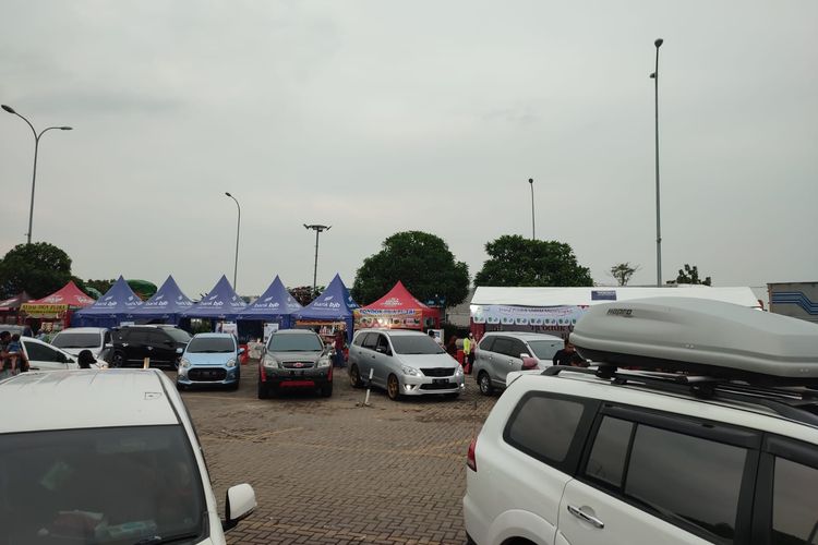 suasana rest area di tol Cipali