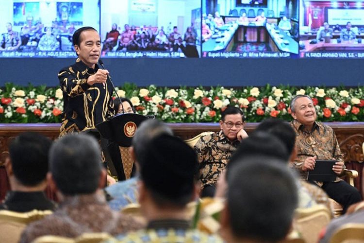 Presiden Joko Widodo memberikan arahan pada acara Rakornas Pengendalian Inflasi di Istana Negara, Kamis (31/8/2023) 
