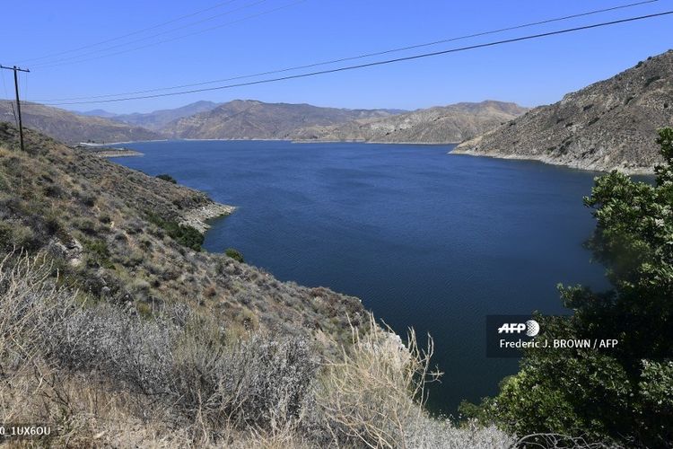 Pemandangan Danau Piru yang berlokasi di Los Padres National Forest, Ventura County, California, pada 9 Juli 2020. Aktris dan penyanyi Naya Rivera hilang setelah berenang di danau tersebut bersama putranya yang baru berusia 4 tahun. 