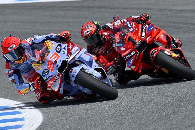 Marc Marquez dan Francesco Bagnaia saat berlaga pada MotoGP Spanyol 2024