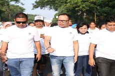 Menaker Meriahkan Gerak Jalan May Day di Tangerang
