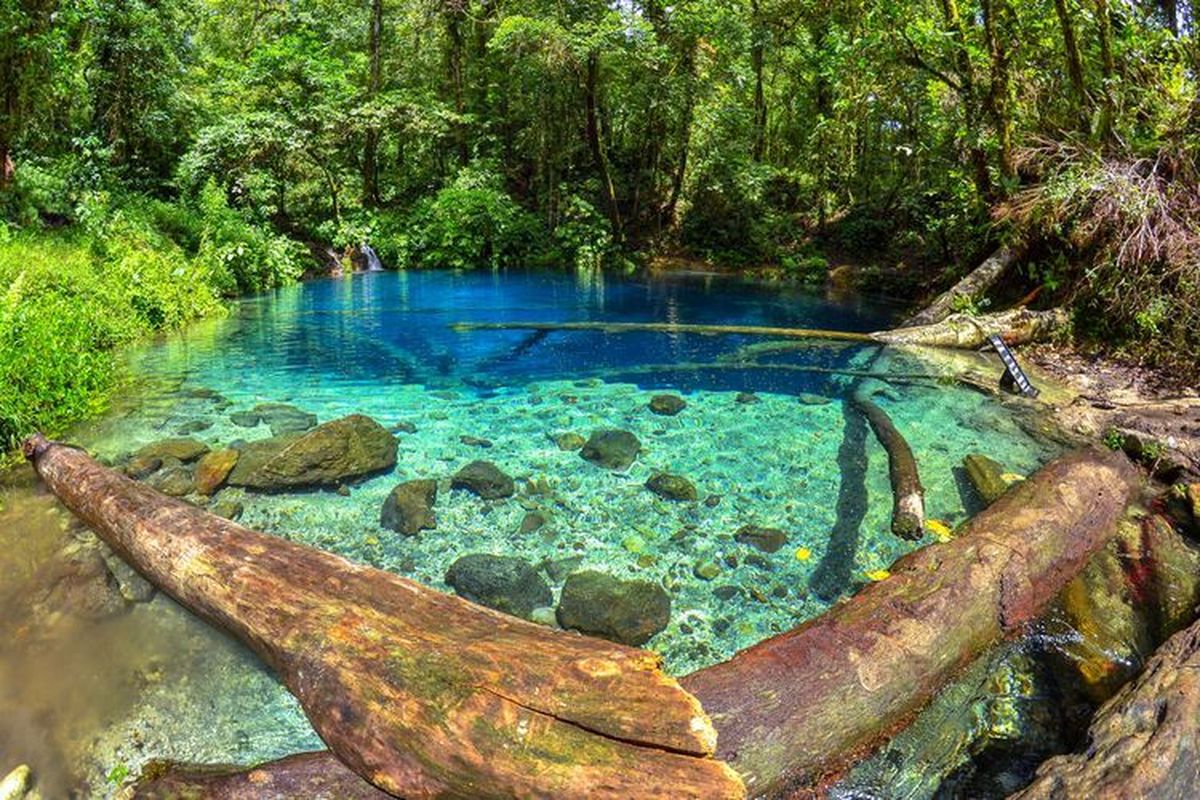 Danau Kaco, salah satu obyek daya tarik wisata alam di Taman Nasional Kerinci Seblat, Jambi