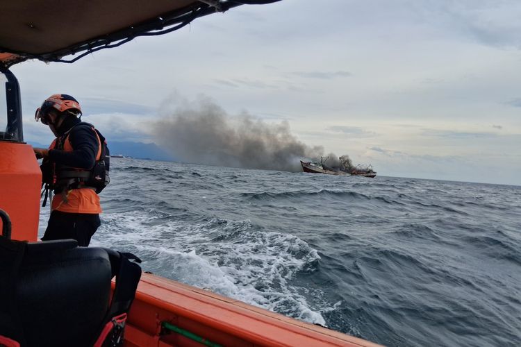 Pencarian Korban Kebakaran KM Marina 7 yang Hilang di Selat Sunda Dihentikan