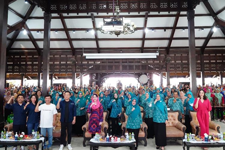  Acara Wujudkan Jawa Timur Bebas Dengue bersama ibu-ibu PKK Malang dan Enesis. 
